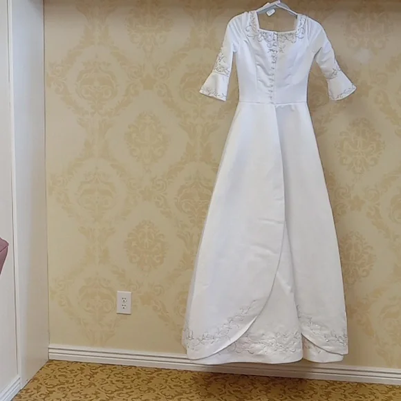 Eternity size 4 modest wedding dress - Picture 3 of 8